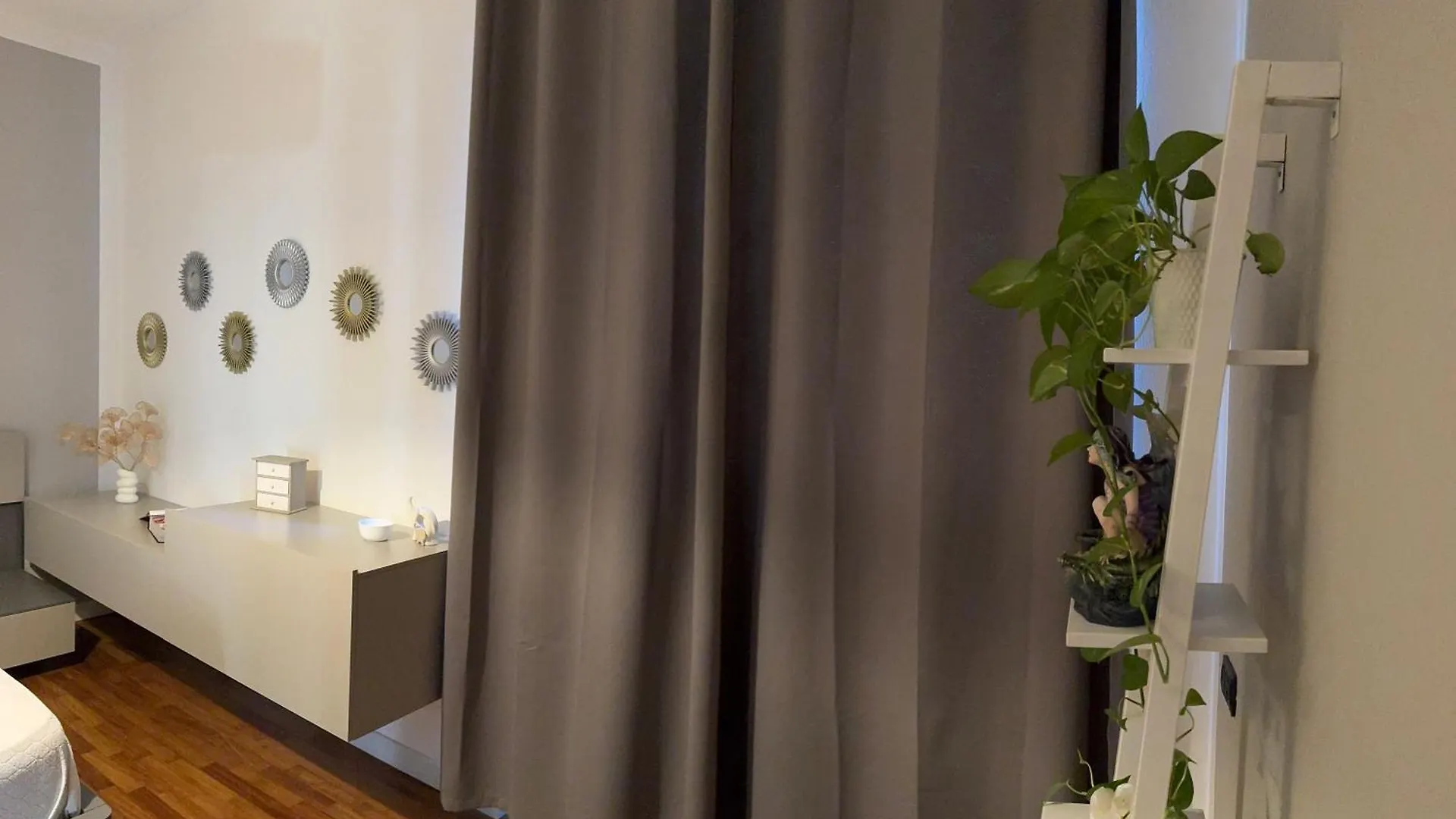 Апартаменты Miky'S Home Leggiuno Италия
